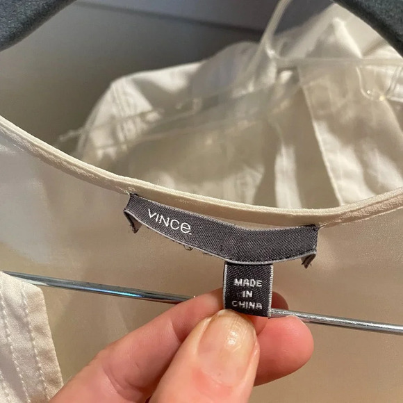 Vince Women's Silk V-Neck Long Sleeve Top Sz XS - Picture 3 of 4